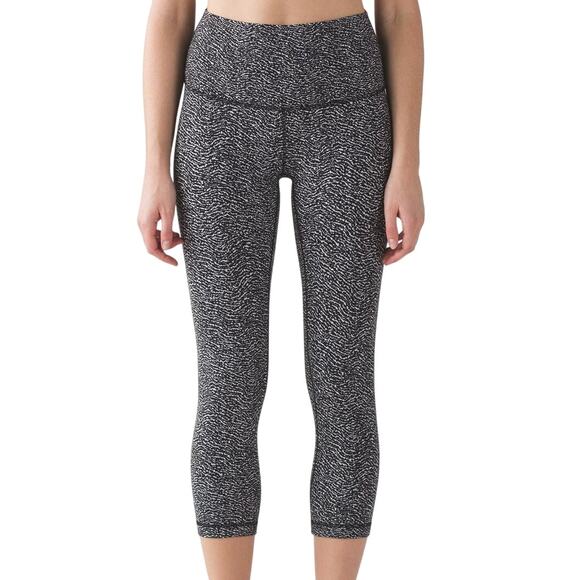Lululemon Wunder Under Crop Ripple Jacquard Black/White Women's Size 6 EUC - Picture 1 of 9